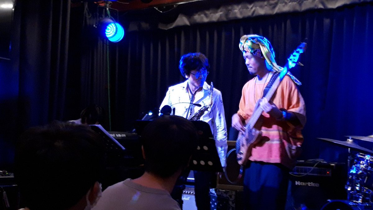 Hirumawooten1's tweet photo. 比留間カルテット終了しました。めちゃめちゃ沢山のお客さんに来て頂き、夢の２階席を開放をすることが出来ました。ありがとうございました！嬉しいです https://t.co/Uvtxcnu2IC