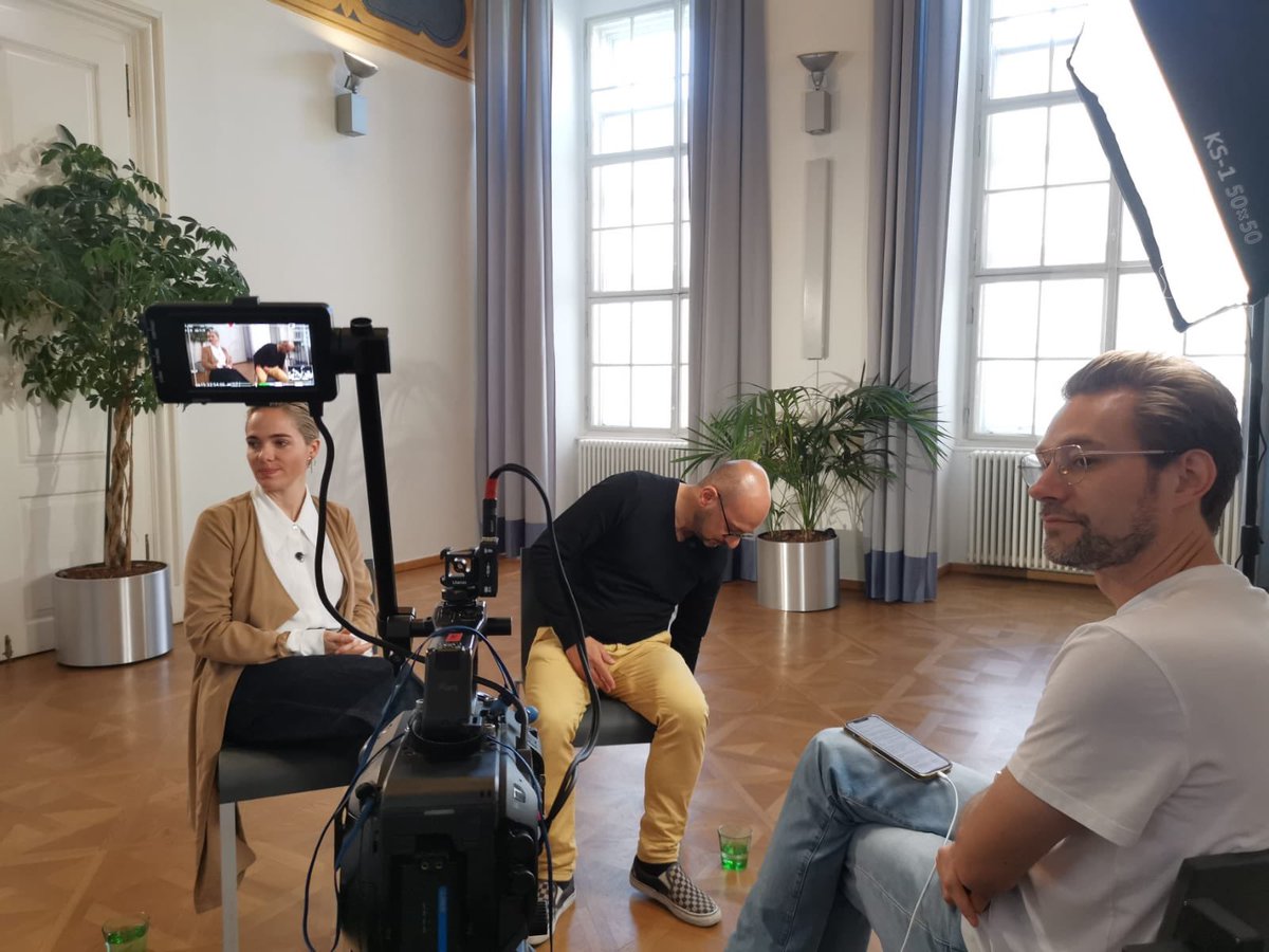 5 Jahre #MeToo - und jetzt? Das haben wir Menschen wie Verena Altenberger, Erni Mangold, <a href="/dkhalilcevic/">Dunia Khalil</a>, <a href="/chris_berg_er/">Christian Berger</a>, <a href="/AlexSta_/">Alexandra Stanić</a>, <a href="/ManuelRubey/">Manuel Rubey</a>, <a href="/NicolaWerdenigg/">Nicola Werdenigg </a> &amp; @RendlSophie gefragt. Der Film von <a href="/anna_stahleder/">Anna Stahleder</a> &amp; mir läuft am Donnerstag, den 20.10., um 20.15 Uhr in <a href="/OrfDrei/">ORF III</a>.