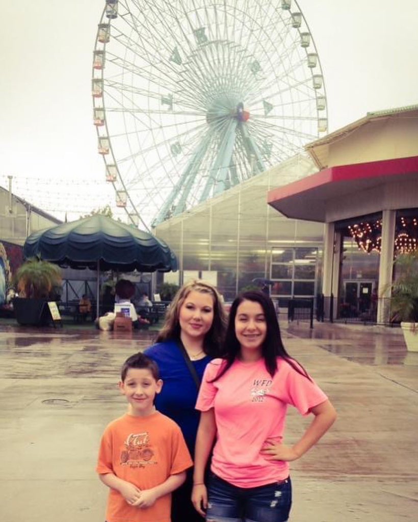 WPowers1111's tweet photo. Fried Food & Family Fun.
Do the things even when you're tired and life is difficult.
Time flies by, but some traditions create memories that last a lifetime.
#senoir2023 #seniorsunday #StateFairofTX #texasstar #traditionsmatter https://t.co/TyP56aREwa