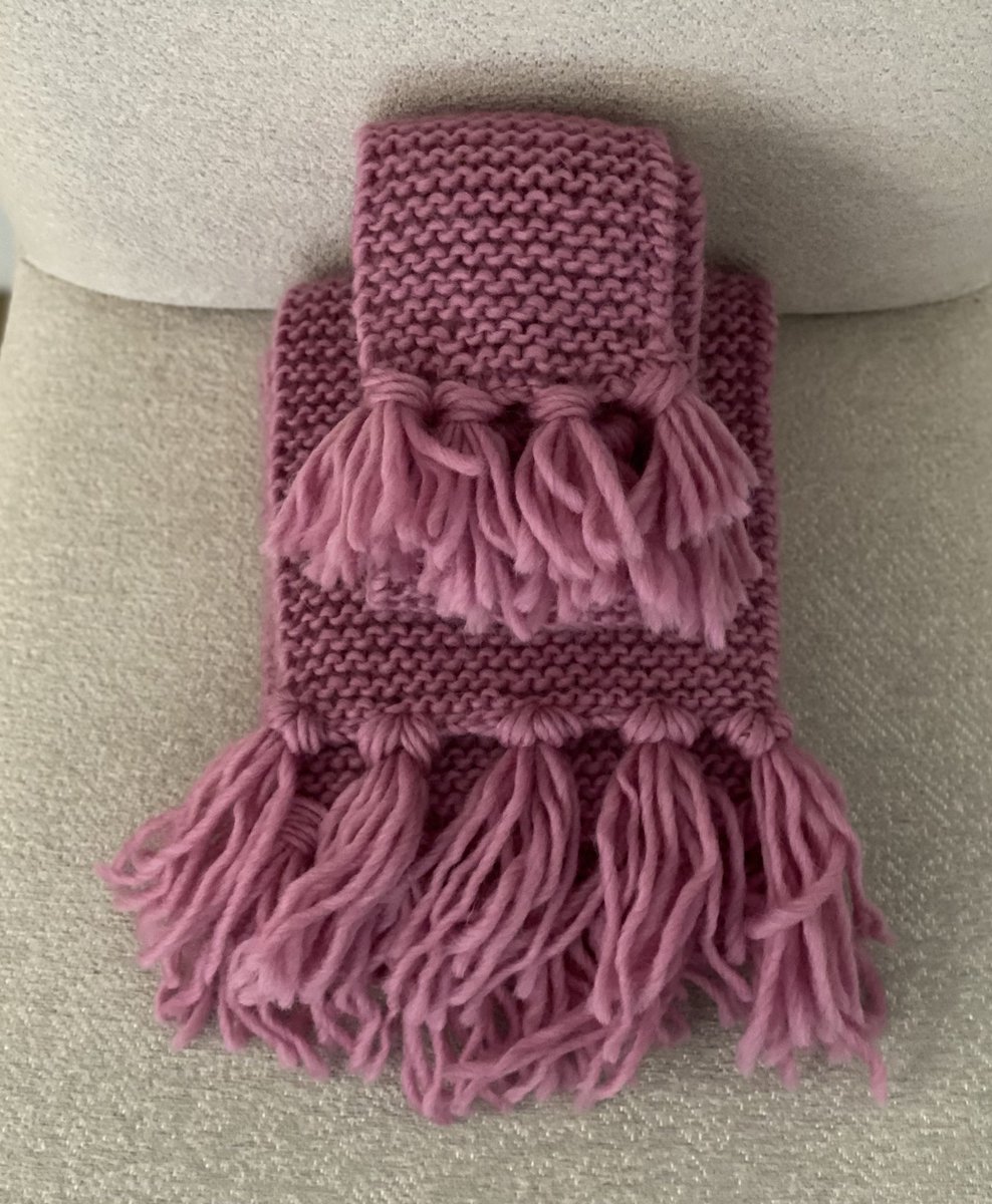 SunshineScot's tweet photo. Scarf 5 and scarf 6 are finished. Iโve decided to knit 16 in total to see me through treatment (I have 14 weeks left to go). It will represent my 16 months of treatment. #Goals #AmKnitting #DistractionTechnique https://t.co/hT7zhg7wUz