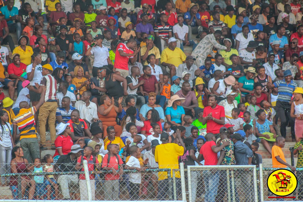 praise_dumidk's tweet photo. It was an electric atmosphere in the Wafa Wafa Cup final at the Hwange Colliery Stadium as Chipangano beat Arenel Movers 5-4 on penalties after the match finished 0-0 on Saturday afternoon. @BraKhesa @khulumanifm95 @online_zifa @fmbele. Image credits @DandFMultimedia. https://t.co/S82ifMv4im