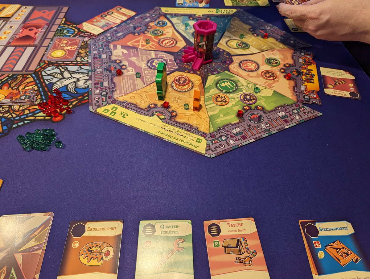 darvinius's tweet photo. Erstes Brettspiel des Abends 
"The Loop" #boardgame 
Bisher wirklich toll und flott zu spielen https://t.co/tXjSGSWL1V