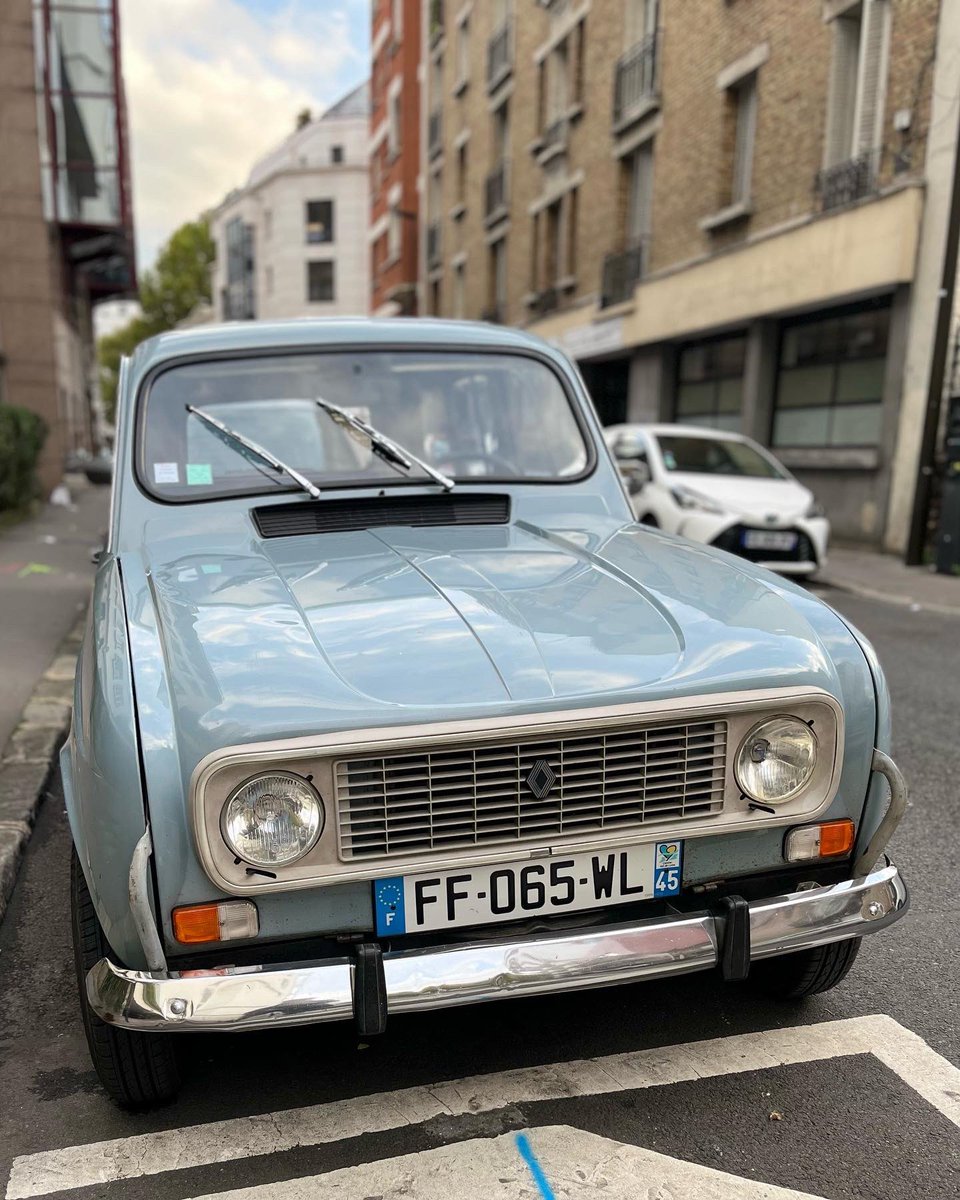 SibillaPablo's tweet photo. Tanta caminata valió la pena!
Me encontré con este R4 impecable en las calles de Paris 🤩!
#faltamenos
#renault4ever
#paris https://t.co/SHLHEeLJVY