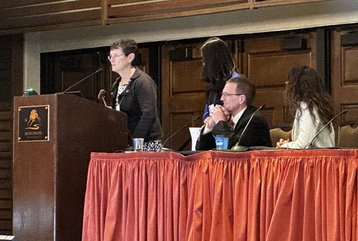 sruradiology's tweet photo. Thank you @ayakamaya for your outstanding leadership of the SRU and congratulations to incoming president Dr. Mary Frates. Looking forward to another great year! #ultrasound #SRU22 https://t.co/SmlLDhJkPy
