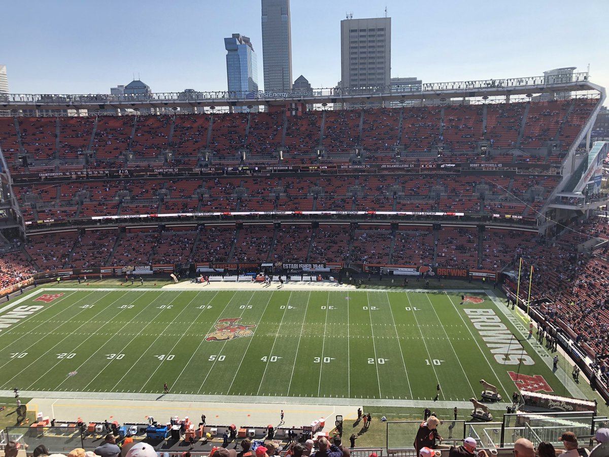 adcparker's tweet photo. Weβre here. #barktogether #browns https://t.co/sdULtPrsN5