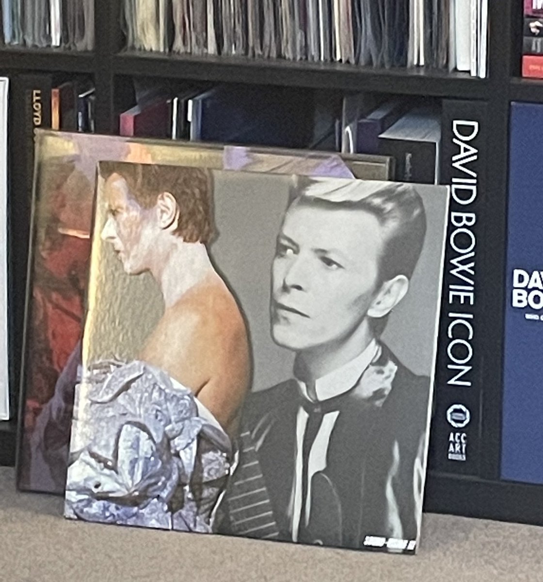 Weird_n_Gilly's tweet photo. Sunday afternoons are for listening to Bowie ⚡️✨
#SoundAndVisionBoxset #Ryko https://t.co/uGYHZkTEg8
