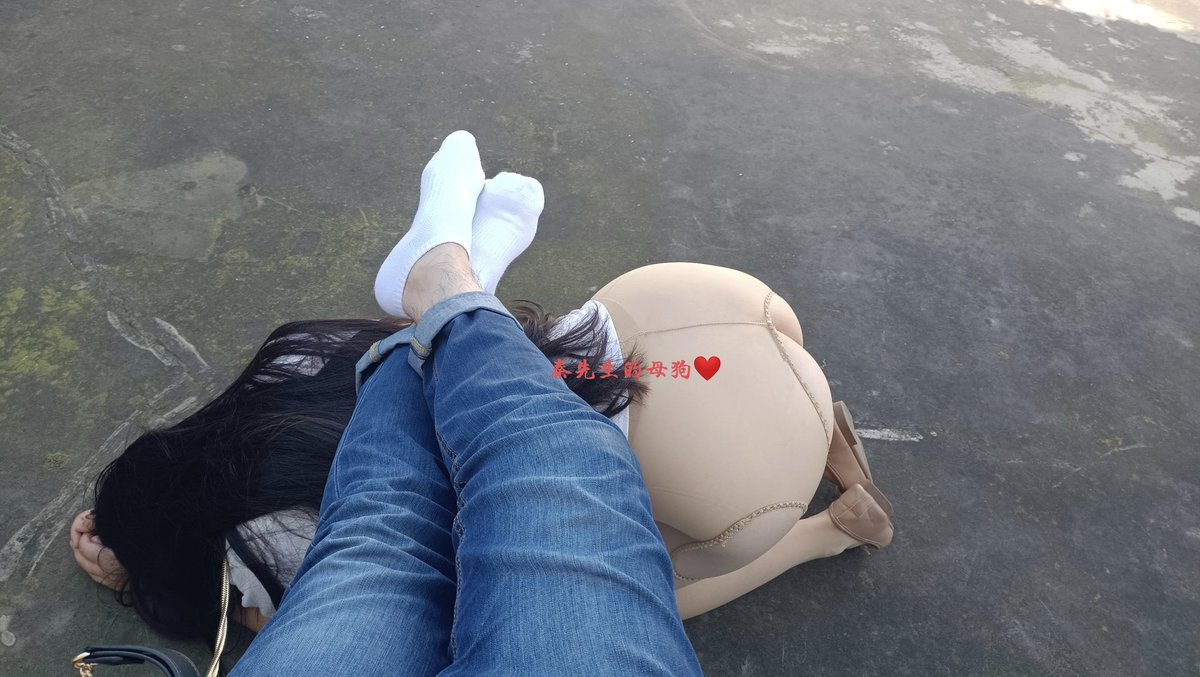 qxsdmg00's tweet photo. 最棒的秋天是陪爸爸喝茶晒太阳
一人一狗一杯茶
#母狗 #调教记录 #反差婊 #性奴 #露出诱惑 #开档丝袜 https://t.co/Q6tcmqE89Y