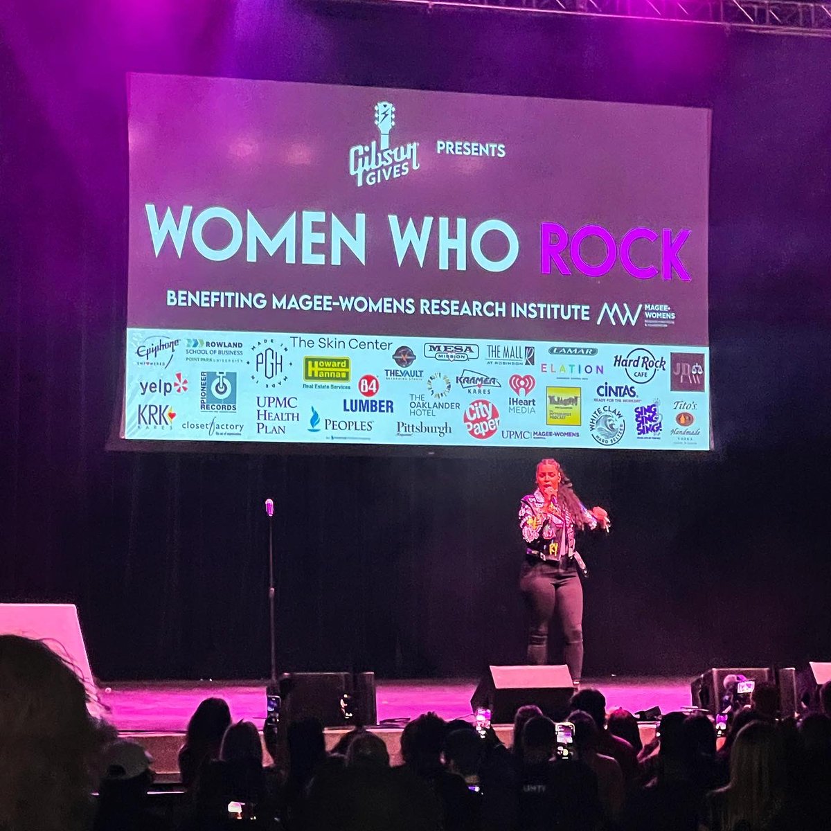FelicitySpeaks's tweet photo. 2/: All proceeds last night supported understudied womenβs health and cancer research at @MageeWomens. The team at MWRI is doing some amazing, life-saving work right here in #Pittsburgh that is changing womenβs health locally and globally.
#RockerChic #WomenWhoRock https://t.co/WcGiBerEb4