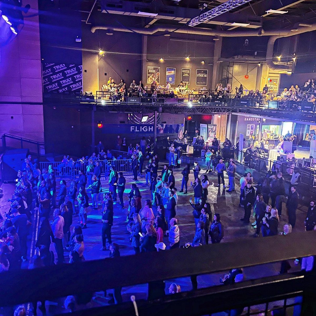 FelicitySpeaks's tweet photo. 2/: All proceeds last night supported understudied womenβs health and cancer research at @MageeWomens. The team at MWRI is doing some amazing, life-saving work right here in #Pittsburgh that is changing womenβs health locally and globally.
#RockerChic #WomenWhoRock https://t.co/WcGiBerEb4