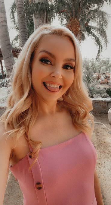 Hello, I just deleted my facebook account. I need discreet friends on twitter ☺️