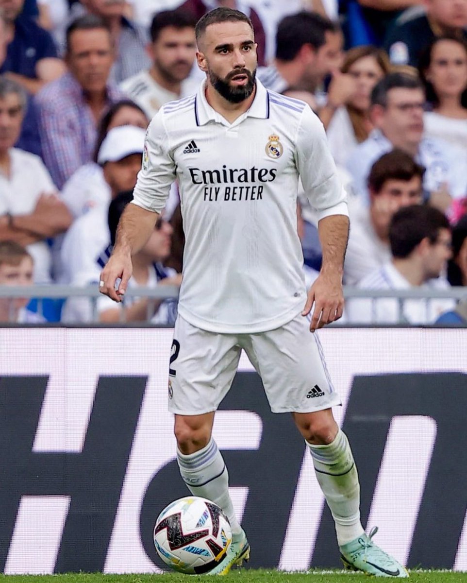 DaniCarvajal92's tweet photo. 3 puntos, clásico y líderes 💪 grande equipo, espectacular afición 🤍 ¡Hala Madrid! https://t.co/34ZqVMFiK2