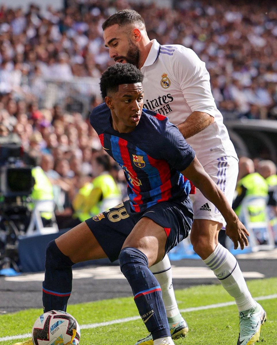 DaniCarvajal92's tweet photo. 3 puntos, clásico y líderes 💪 grande equipo, espectacular afición 🤍 ¡Hala Madrid! https://t.co/34ZqVMFiK2