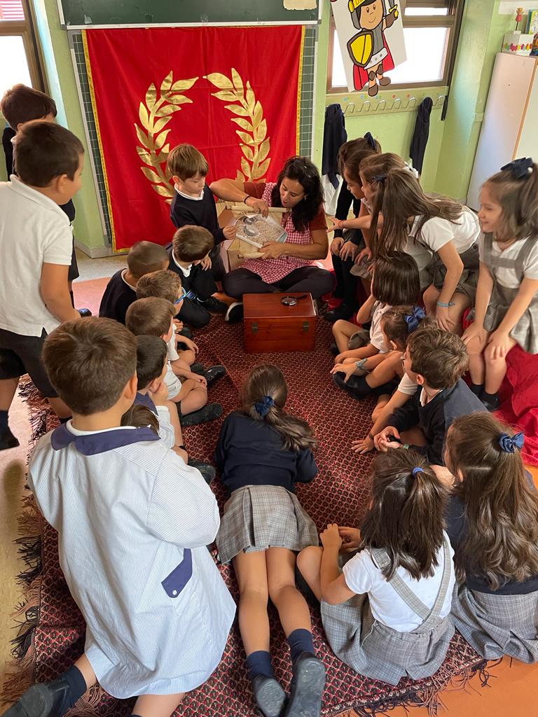 Santoangelbadaj's tweet photo. Preparados y motivados para aprender muchísimo sobre Roma . Nuestro proyecto en marcha !!! 🏛🏺👏👏 #proyectoschulos #santoangelbadajoz #angelesvisibles https://t.co/DFTDQD6Qid