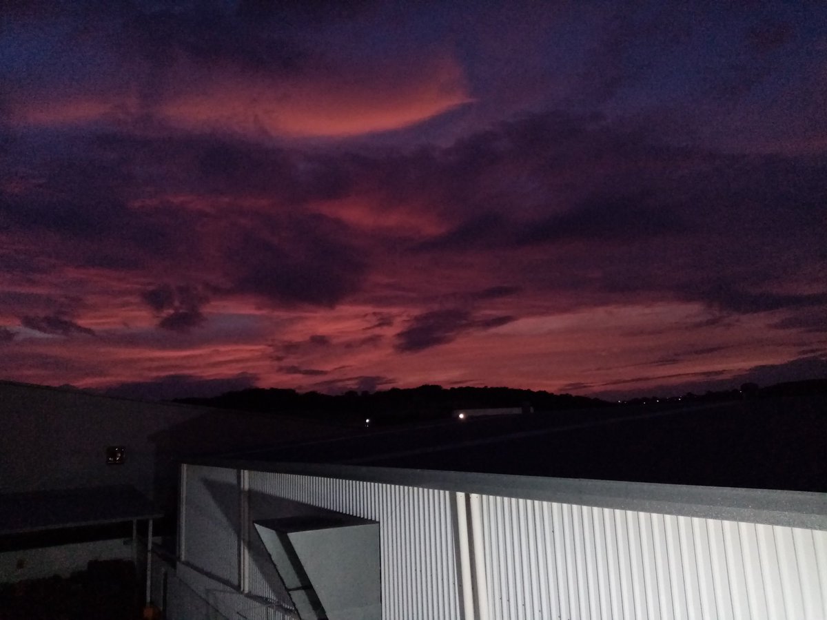 BeatrizChe3's tweet photo. Precioso atardecer 😍 https://t.co/jvdL2CDNp2