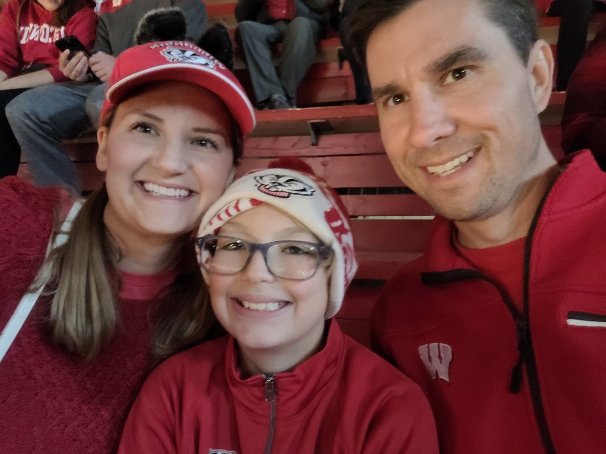 Elizawhat's tweet photo. Go get 'em Bucky! 

#onwisconsin #gobadgers #badgervb https://t.co/B0vmauL2fl