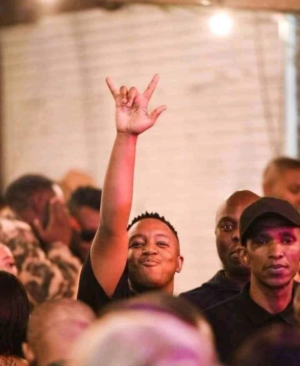 Thekgo_'s tweet photo. Mpilwenhle killed the performance ❤️🔥#IdolsSA https://t.co/IGJuhfLaM2