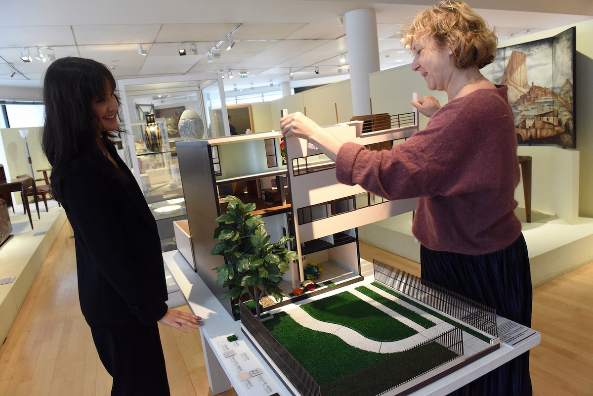 BoulogneCulture's tweet photo. 📢 Au programme des @JNArchi aujourd'hui à #BoulogneBillancourt : présentation des éléments d' #architecture moderne définis par #LeCorbusier sur la maquette de la villa Cook au musée des Années 30 📐 

Rendez-vous l'an prochain pour de nouvelles découvertes ! 😀

#JNArchi @otbb https://t.co/3QssI2zUXN