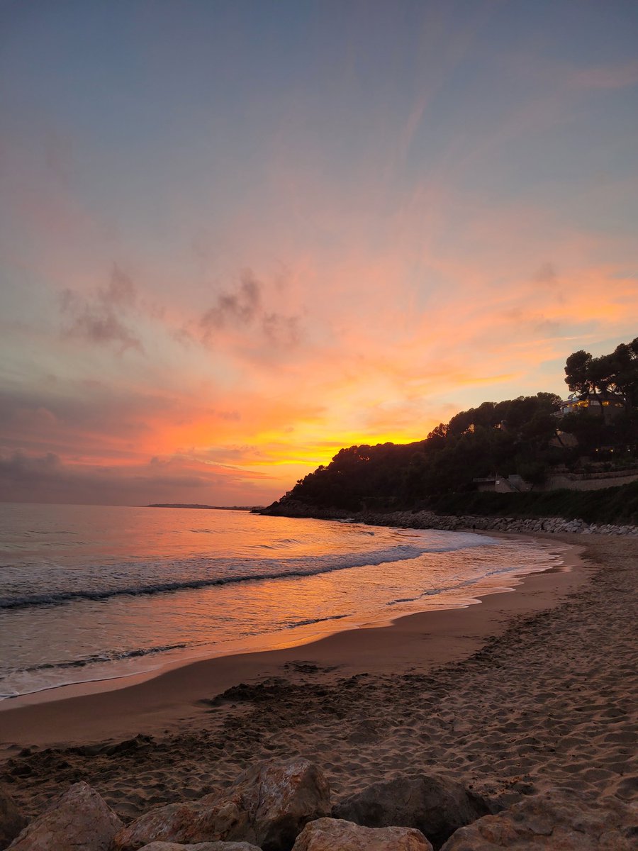 cfontnomen's tweet photo. 🌅💙 https://t.co/HVfJsenMDG