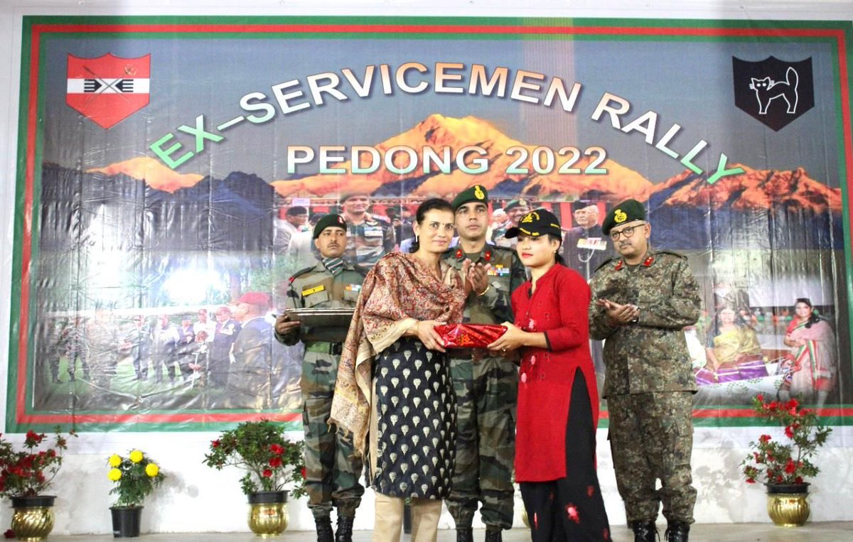 trishakticorps's tweet photo. #IndianArmyCares 

As a mark of everlasting bonds with the Military Veterans Fraternity for their unflinching contribution to the nation, a Rally was organised for approx 1200 ex-servicemen at Pedong by #BlackCatDiv #TrishaktiCorps on 16 Oct 2022.

@adgpi 
@easterncomd https://t.co/Ss6XObY8eC