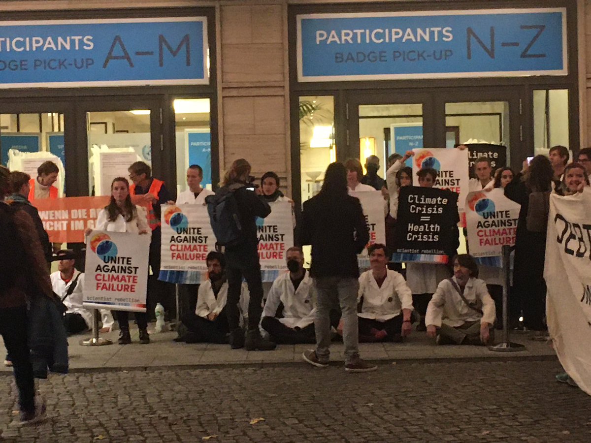 Scientifiques en Rebellion Nice (@scireb_nice) on Twitter photo Action en cours <a href="/ScientistRebel1/">Scientist Rebellion</a> devant le sommet de l’OMS à Berlin
La crise climatique est aussi un enjeu de santé publique! Action en cours <a href="/ScientistRebel1/">Scientist Rebellion</a> devant le sommet de l’OMS à Berlin
La crise climatique est aussi un enjeu de santé publique!