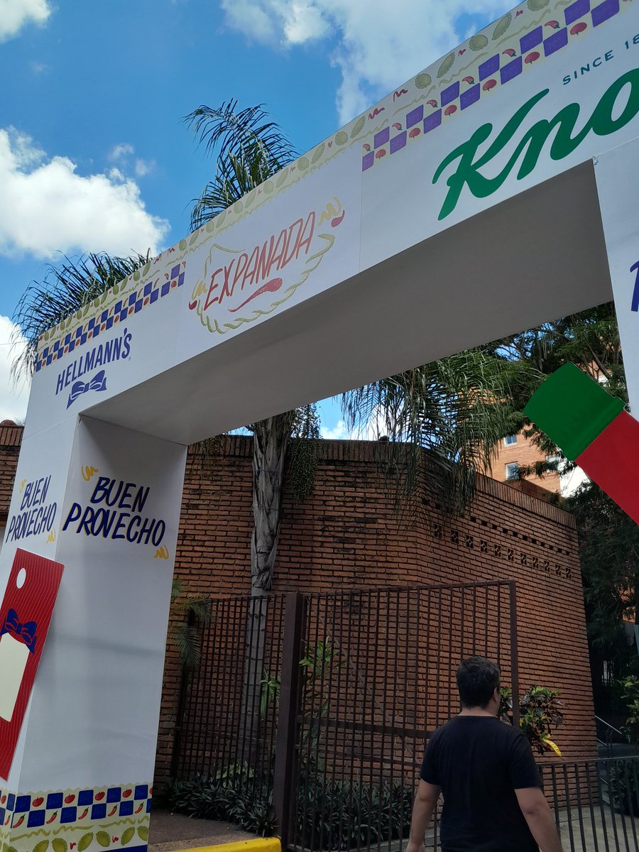 PerlaSilguero's tweet photo. Llegamos al cielo y es en la @expanadapy https://t.co/ACcAE6qb5e