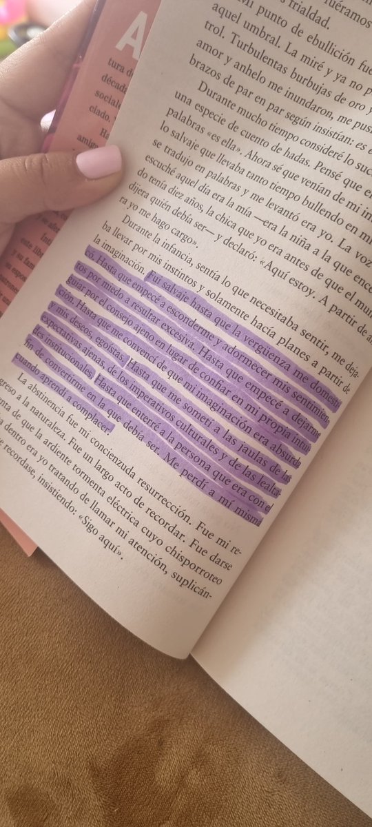 Danielacg0112's tweet photo. "Enterré a la persona que era con el fin de convertirme en la que debía ser. Me perdí a mí misma cuando aprendí a complacer" https://t.co/W863FogVBN