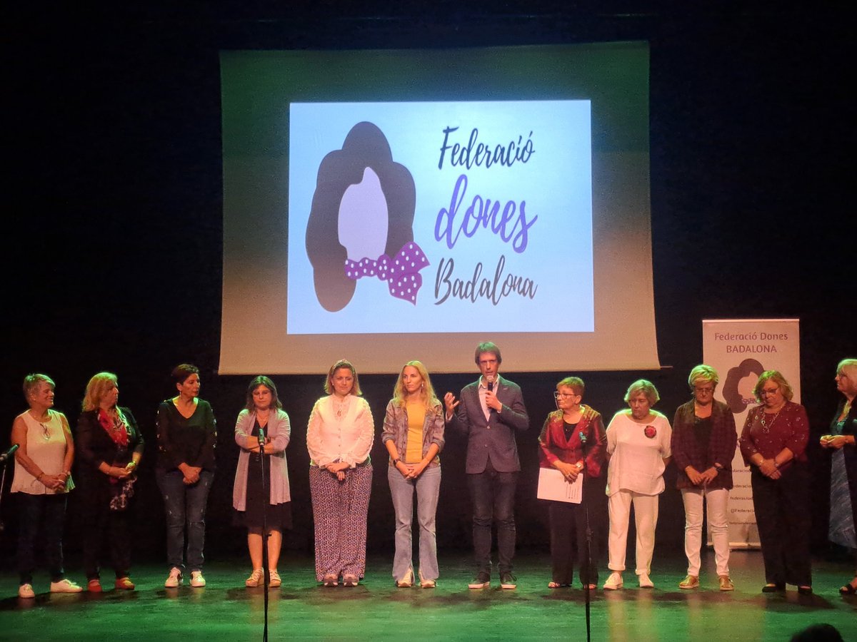 FrancescRibot's tweet photo. Avui al Teatre Blas Infante, la @FederacioDones  #Badalona; ha fet balanc de la feina feta el darrer any i, tot seguit, els diversos Grups de Dones; ens han fet gaudir amb la seva música, poesies, cançons i balls...
Han acompanyat @TereGonzalez13 @annalaracarmona @alex_montornes https://t.co/2QF7yUTjOk