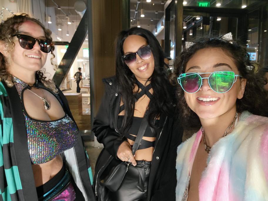 itss_jasminee_'s tweet image. @HowWeirdSF