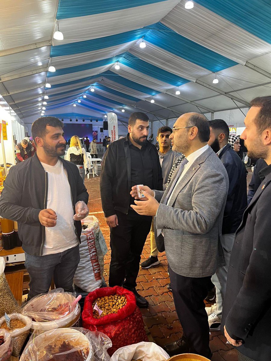 refahbasaksehir's tweet photo. #Madef #Malatya Dernekler Federasyonunun #Sultangazi ilçesinde düzenlemiş olduğu Malatya yöresel ürünleri günlerine İl Başkan Yrd. Kadir Karaca, ilçe Bşk. Av.Murat Altan, ilçe Bşk Yrd, yönetim ve gençlik olarak katıldık. Madef genel başkanı ve teşkilatına teşekkür ediyoruz. https://t.co/VXYCvGhUp3