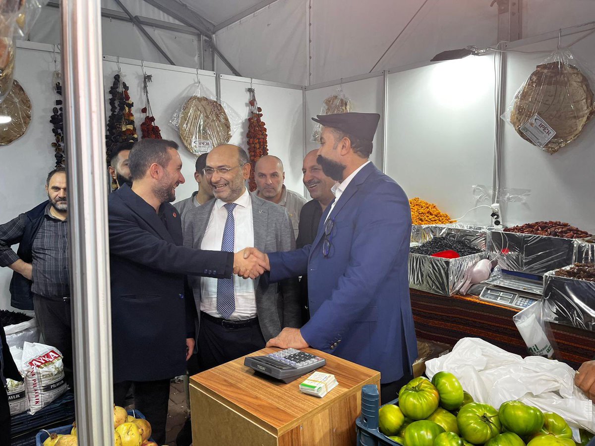 refahbasaksehir's tweet photo. #Madef #Malatya Dernekler Federasyonunun #Sultangazi ilçesinde düzenlemiş olduğu Malatya yöresel ürünleri günlerine İl Başkan Yrd. Kadir Karaca, ilçe Bşk. Av.Murat Altan, ilçe Bşk Yrd, yönetim ve gençlik olarak katıldık. Madef genel başkanı ve teşkilatına teşekkür ediyoruz. https://t.co/VXYCvGhUp3