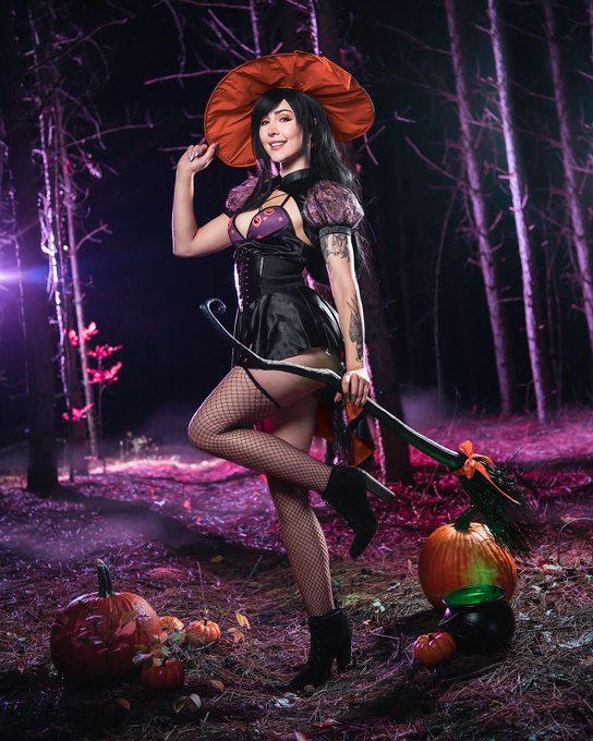 Would you trick 'r treat with Tifa? 🎃 https://t.co/1G2prd3yet