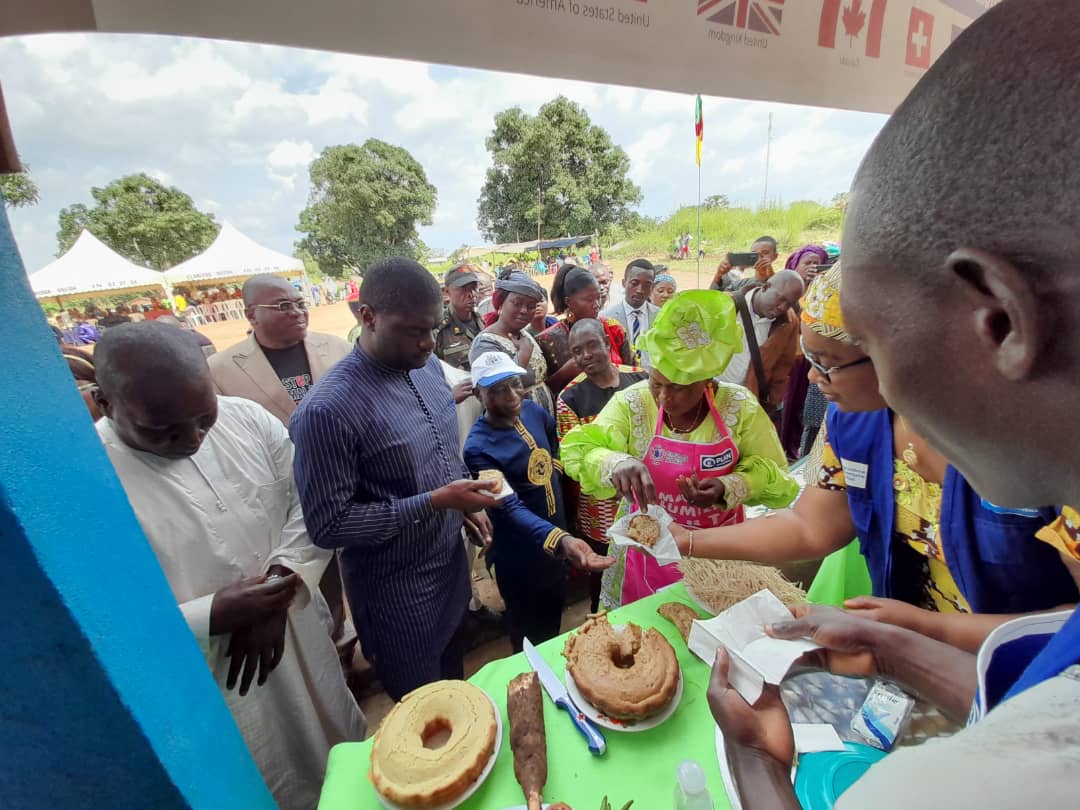 #Cameroon🇨🇲 Today @WFP_Cameroon celebrating #FoodHeroes Because food 🥮🥘🍚is essential, farmers👩‍🌾🧑‍🌾, consumers 👩‍🍳👨‍🍳engage to make it a priority to ensure that no one goes to bed hungry #WorldFoodDay2022 #StopTheWaste #LeaveNoOneBehind