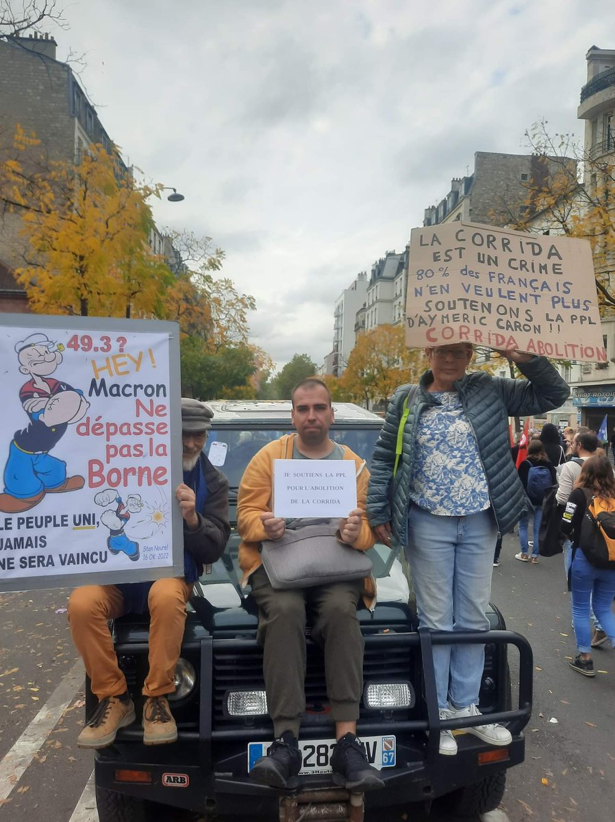 Aujourd'hui  nous avons défilé  avec la nupes ,à  Paris,pour soutenir la ppl D'Aymeric Caron.Beaucoup de soutiens. CORRIDA ABOLITION 👊 
<a href="/CaronAymericoff/">Aymeric Caron</a>