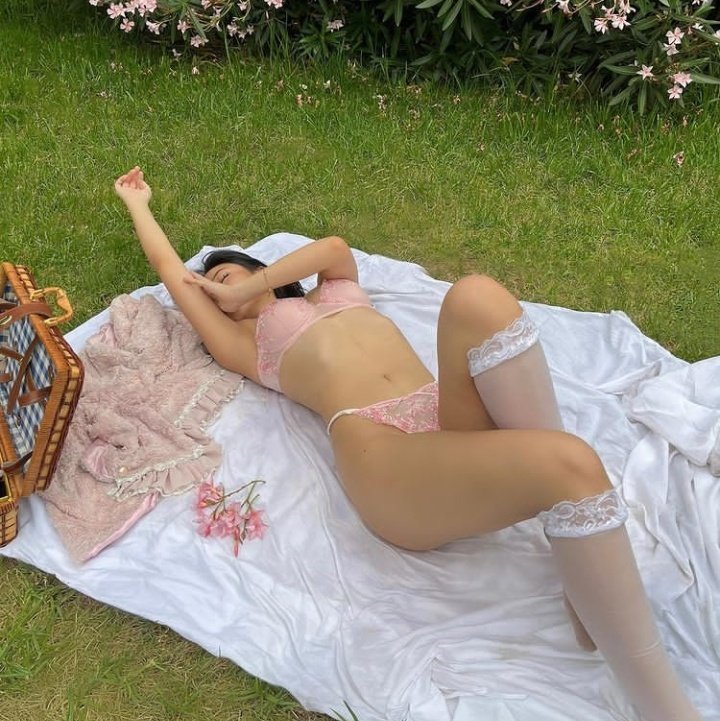 ⠀⠀⠀⠀⠀— 岩泉
⠀⠀⠀⠀⠀still i can't get
⠀⠀⠀⠀⠀you off my mind.
⠀#seductivesunday #seductivehq