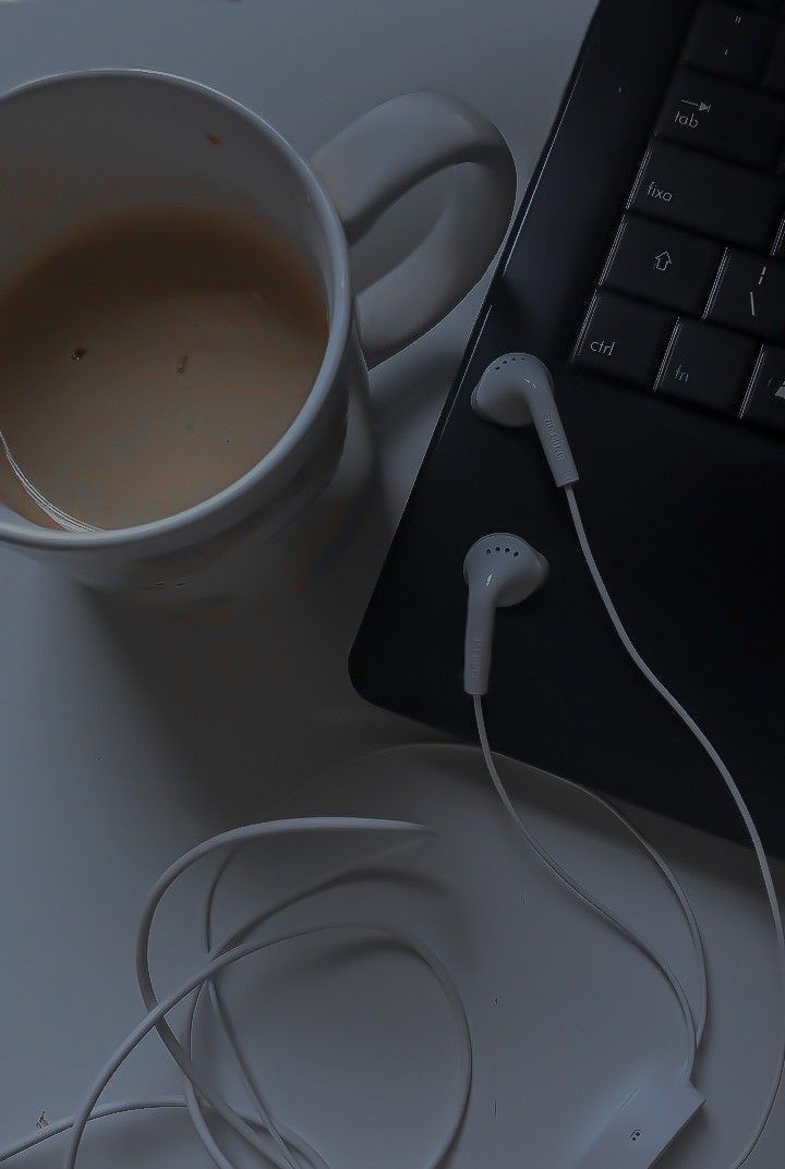 ••

مَن تنصرف عنه نفسي لا يمكنني ردّها إليه، قد أنجح في جعل العلاقة سلميَّة، أما الألفة المفقودة لا تُسترجع