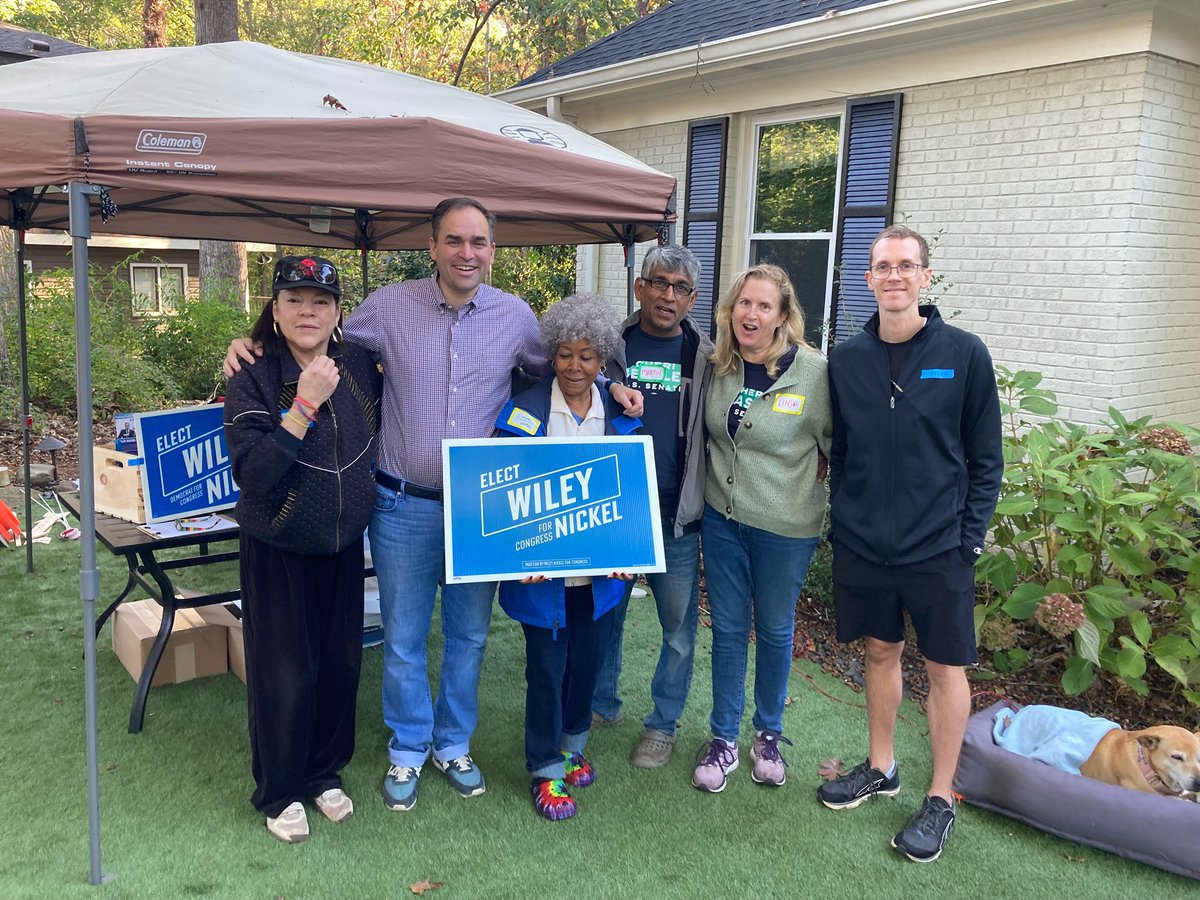 We love our volunteers! We are kicking off canvasses all across #nc13 with our dedicated volunteers helping to get out the vote. Join the team at mobilize.us/nickelforcongr… 👏
