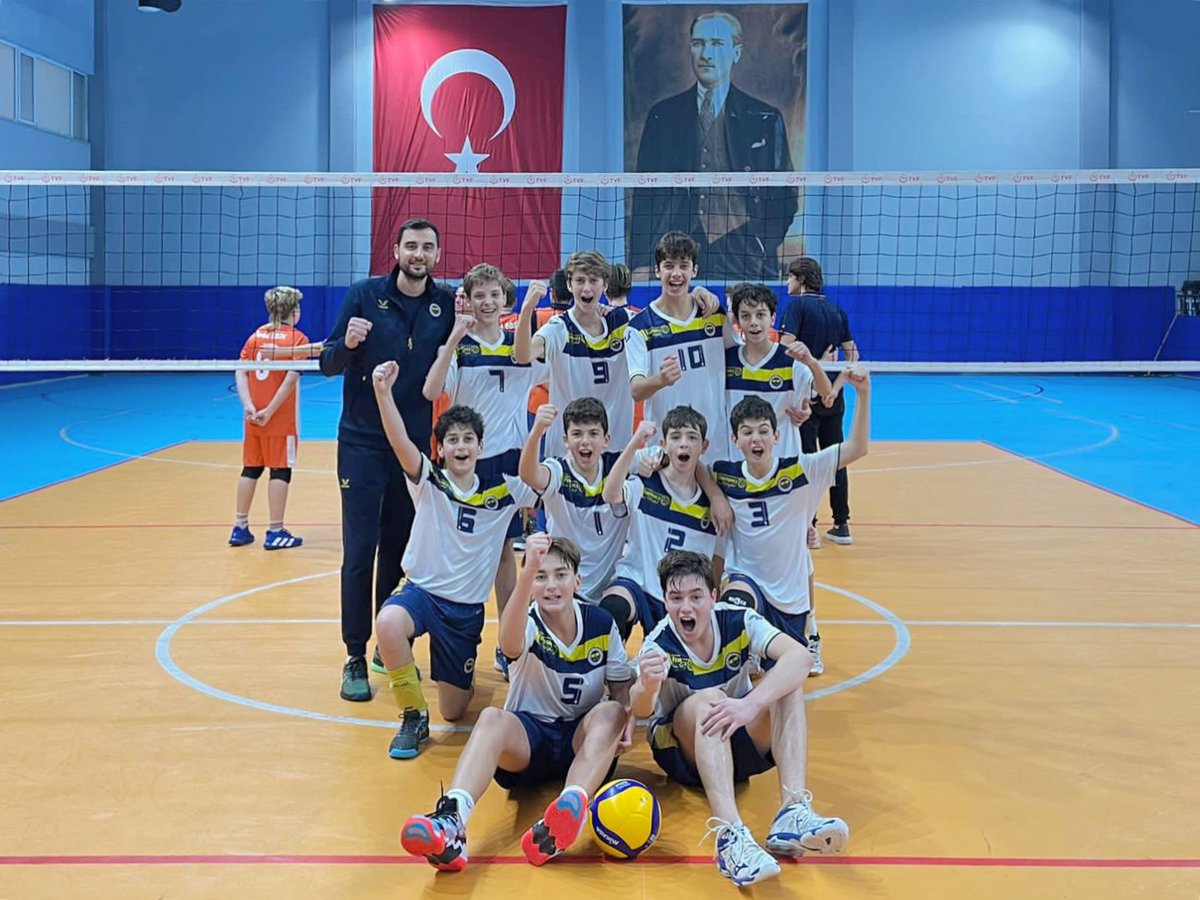 Midi Erkek A Takımımız, bugün Sancaktepe Spor Salonu’nda rakibi İstanbul Büyükşehir Belediyespor’u 3-0 mağlup etti. Tebrikler gençler! 👏