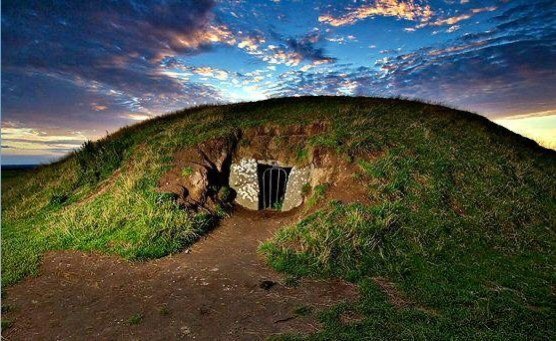 Samhain 

One door closes 
And another opens
To reveal in abundance
The soul of a people

The great fire at Tlachtga
Marks their place in the cosmos
A Midnight song
An aria to Tara