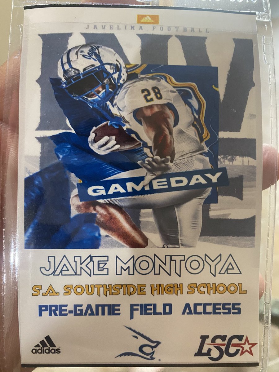 jake_montoya124's tweet photo. Big thanks to @Coachsalinas12 @CoachPetty_  and the rest of the kingsville staff for allowing me to come out and join them on their homecoming game ! https://t.co/esqv3gx09T