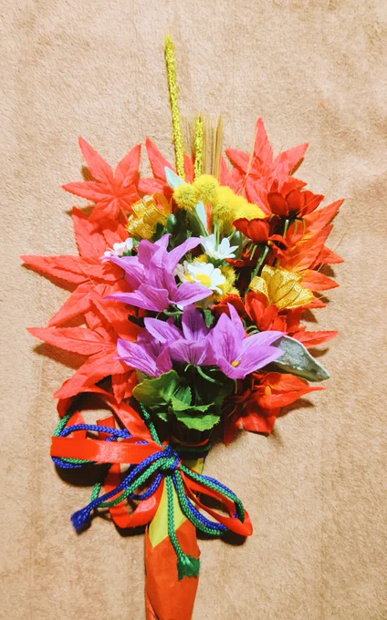 月さんとにと先輩イメージで、って造花の花束も貰った〜〜かわいい 