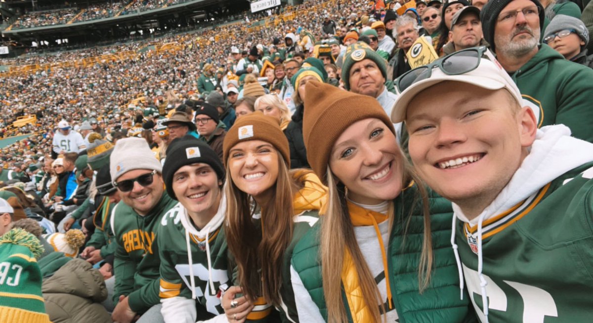 hannah__gail's tweet photo. #getloudlambeau https://t.co/skl5QkoTMI