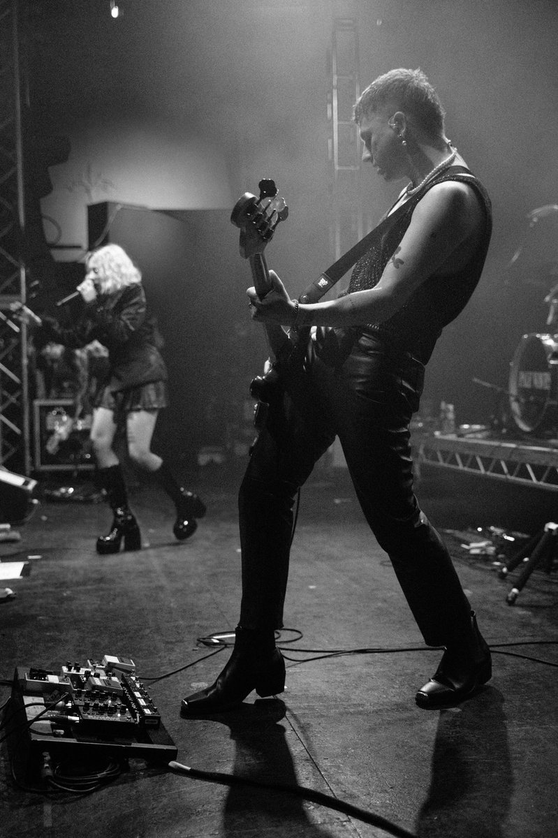 PALE WAVES tweet media