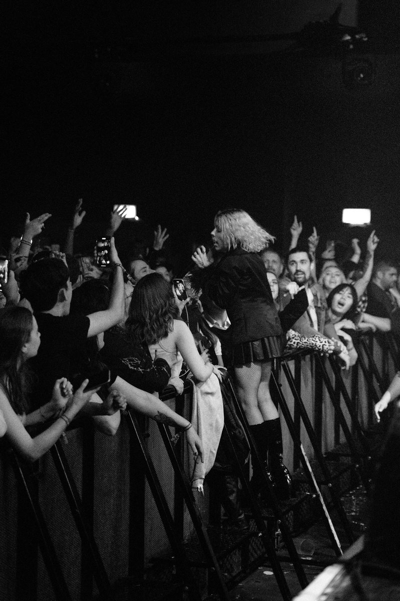 PALE WAVES tweet media