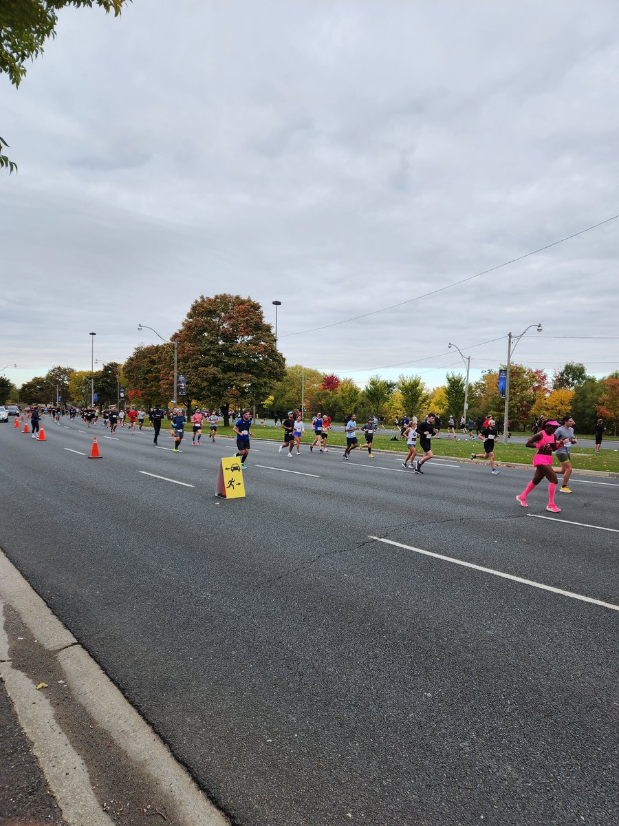 EdRubinstein's tweet image. Some inspiration during this morning's final long/taper #run along #LakeOntario before the big event next week. The lead pack's pace was more than twice as fast as ours!