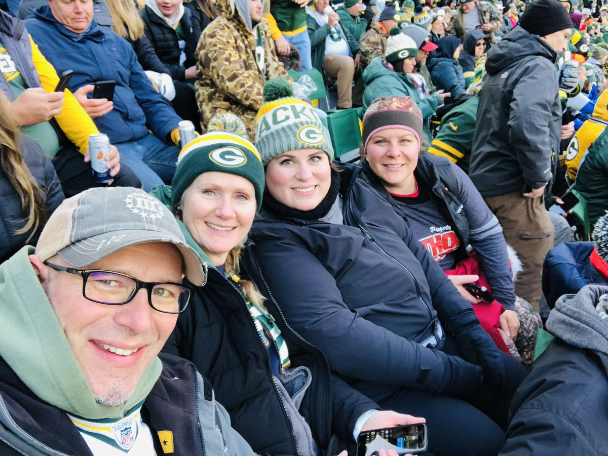 TonySzak's tweet photo. #getloudlambeau https://t.co/rk0pThzxC2