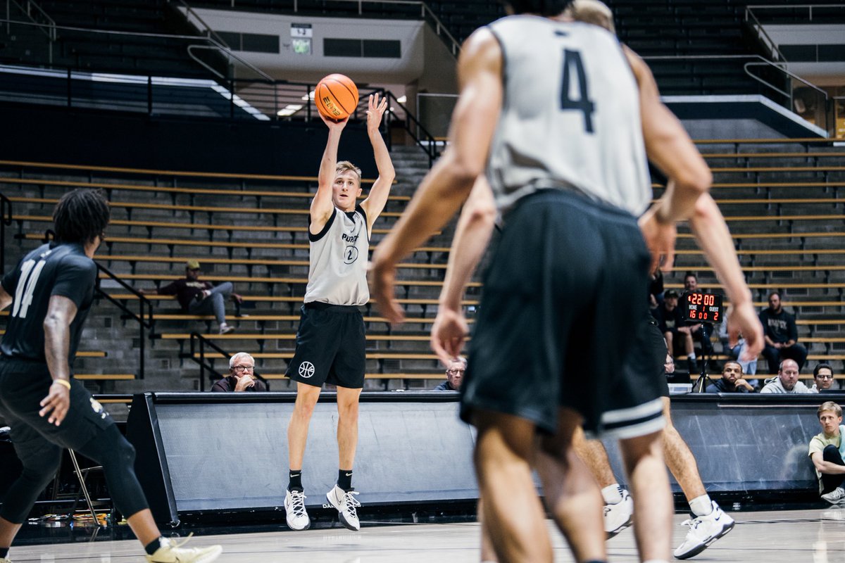 BoilerBall's tweet photo. 🎯🎯🎯🎯 Snipers. 

@ballislife_219 ⬇️⬇️⬇️
PTS: 17
REBS: 6
3Ps: 3-4

@FletcherLoyer ⬇️⬇️⬇️
PTS: 14
3Ps: 4-6 https://t.co/Xh5unkwYhi