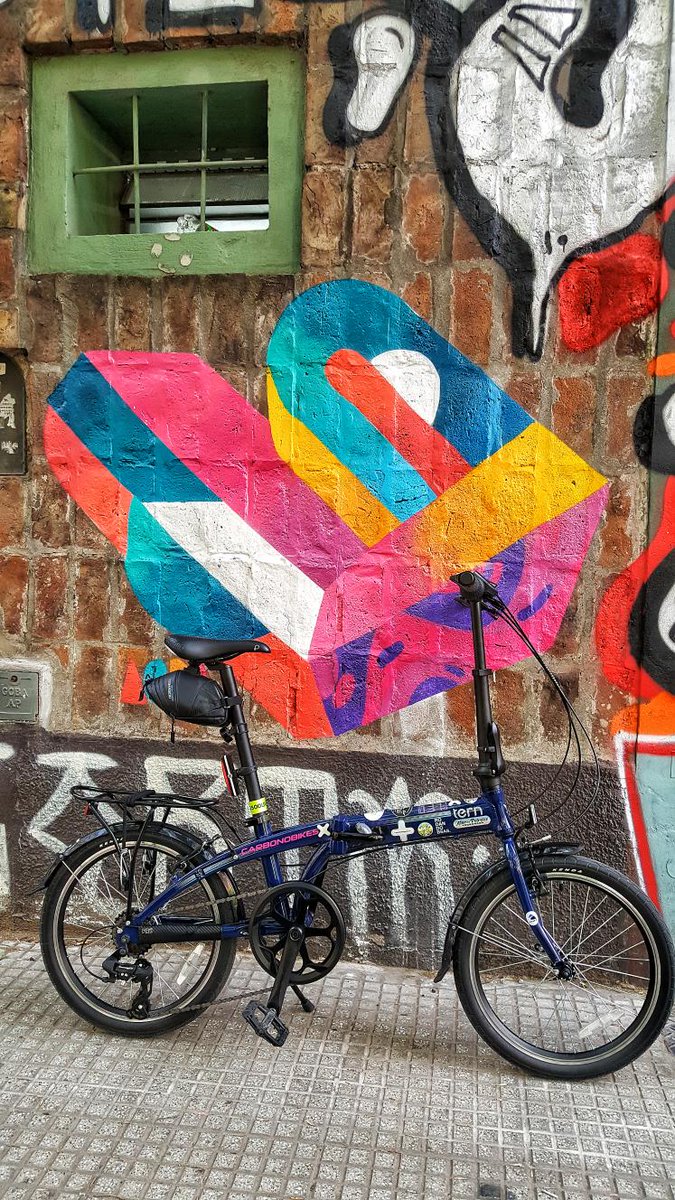 ternbicycles's tweet photo. We absolutely love seeing Tern riders exploring their city &amp; sharing their #MuralMonday. Tag us in photos of your Tern in front of a local mural!!  

🚲 #TernLink D8
📍 #BuenosAires, #Argentina
📸 @ murales_en_bici (IG) - Alicia Marsilia
🎨 Various Artists of Argentina https://t.co/KExtCoGy4v