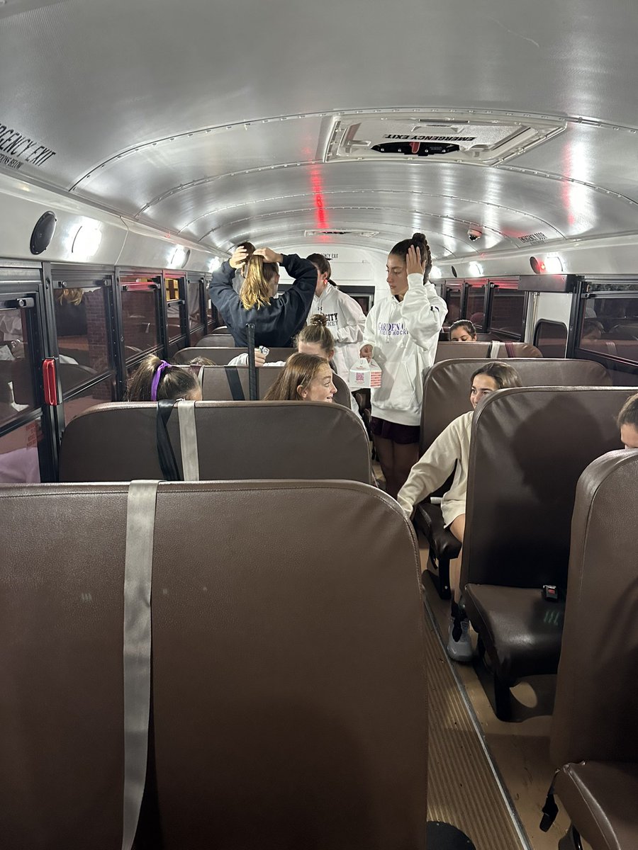 MrsLavelle's tweet image. A little Sunday 7am bus ride to Suffolk for a scrimmage⛅️ #HEYRED❤️🏑 #GCFH