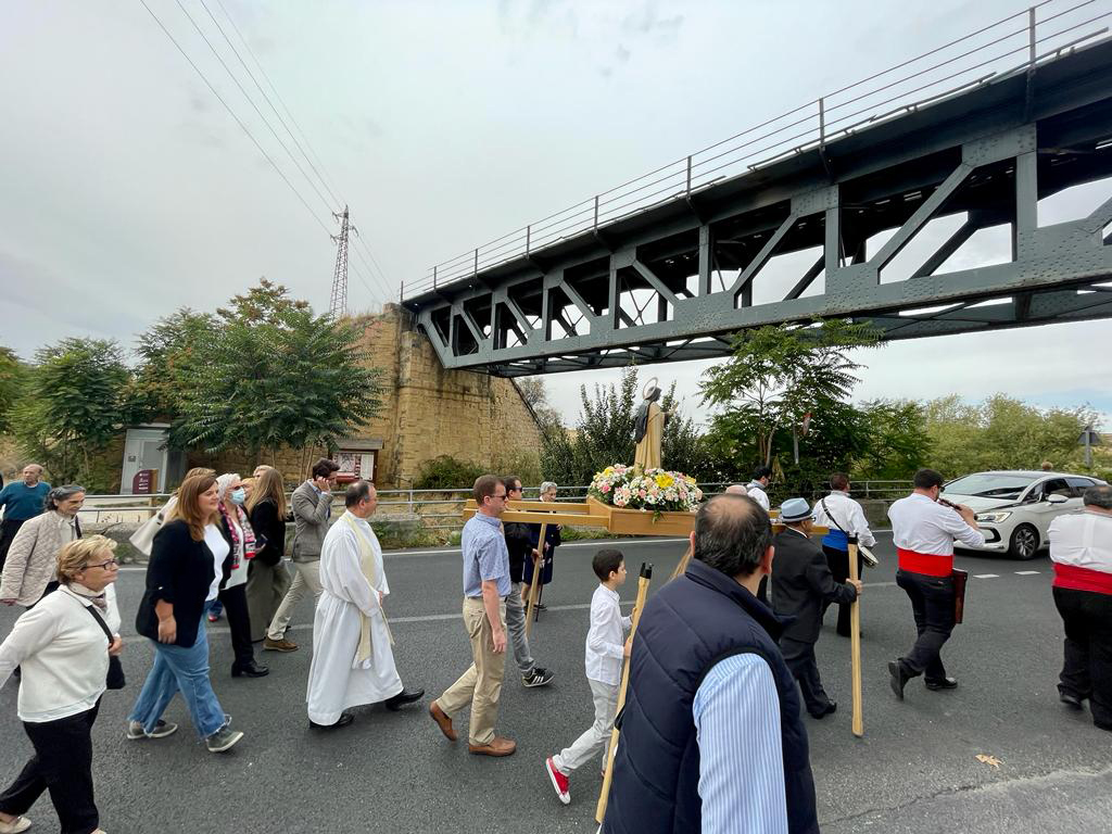ClaraMartnGarca's tweet photo. #SegoviaHistórica
(1/5) La historia del barrio de Puente de Hierro, que estos días ha celebrado su VI Jornadas culturales en honor a Santa Teresa, está estrechamente vinculada con el legado industrial del siglo XIX. 
Dentro Hilo 🧵 https://t.co/DWeLm98FnH