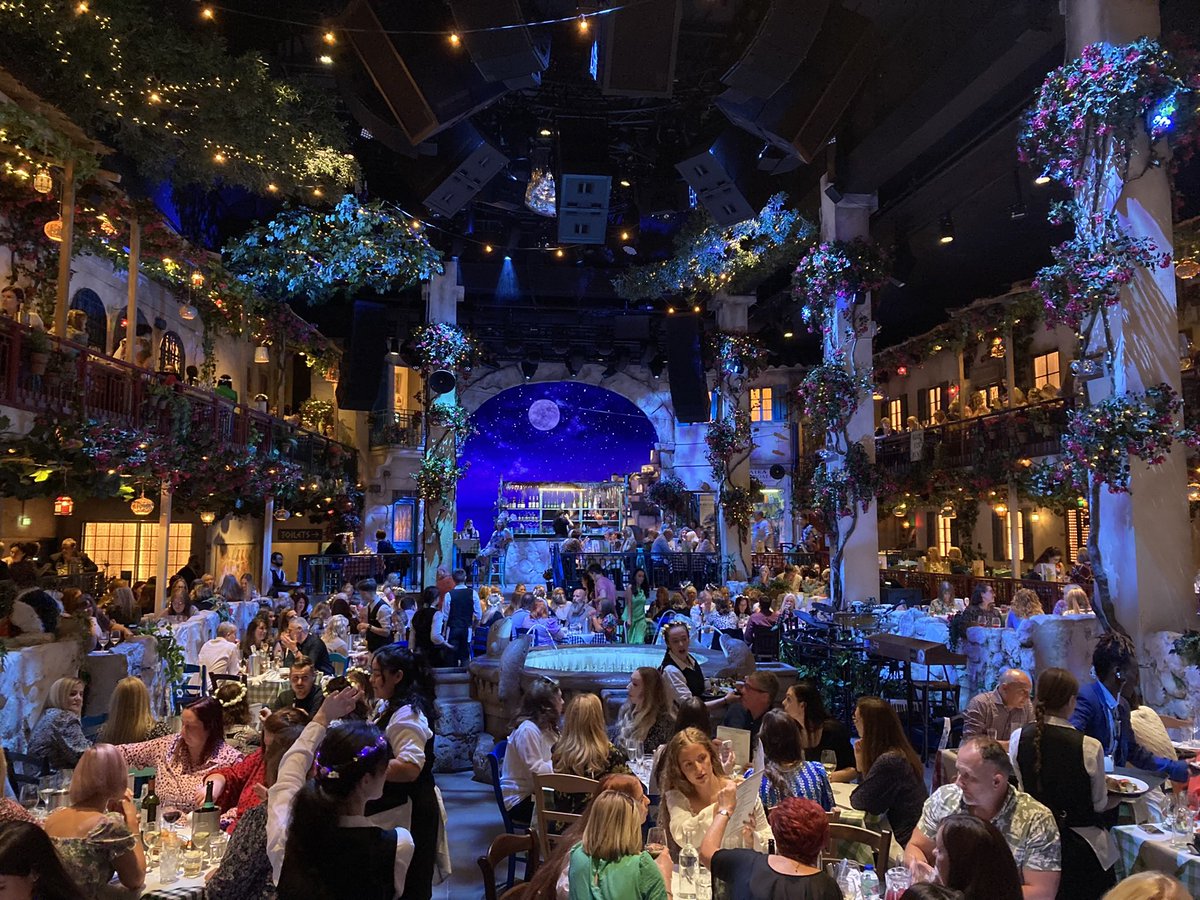 If you’re an #Abba fan listen to  <a href="/susan_hanks/">Susan Hanks</a> tonight. She’s chatting to <a href="/ShowtunesJodie/">Jodie Looker</a> who’s been to London to meet  #Cheshire musician <a href="/kathryntindall/">Kathryn Tindall</a> who’s in <a href="/mammamiapartyuk/">Mamma Mia! The Party (London)</a> 🎭😊